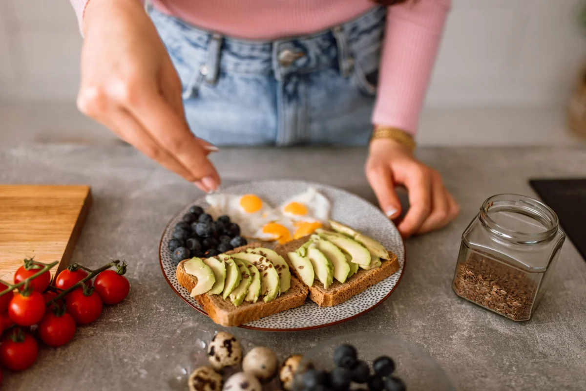 10 Balanced Breakfast Ideas With Nutrients Linked to Brain Health